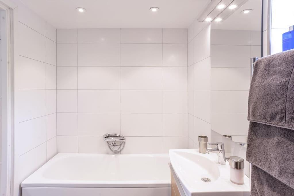 Apartamento Downtown In Ten - Free Parking Gotemburgo Exterior foto